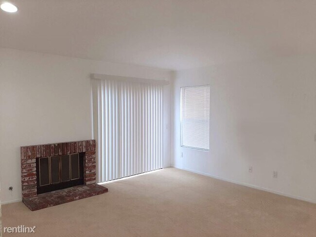 Building Photo - 9302 Twin Trails Dr