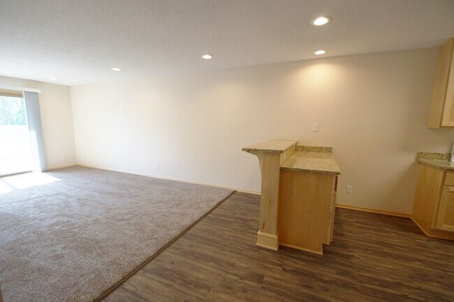 Building Photo - Pinto Suite