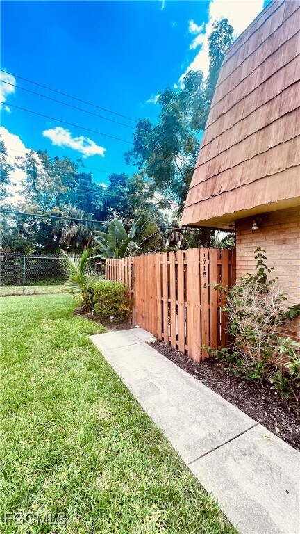 Building Photo - 1715 Park Meadows Dr