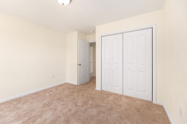 Building Photo - Spacious 4 Bedroom 2.5 Bath Home