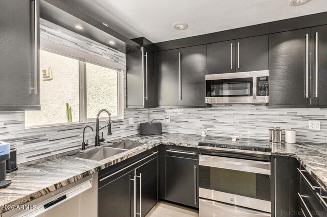 Building Photo - 4225 N 21st St