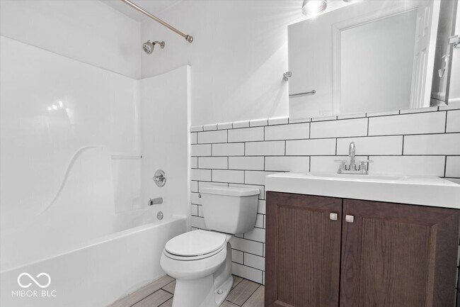 Building Photo - 2405 N Park Ave