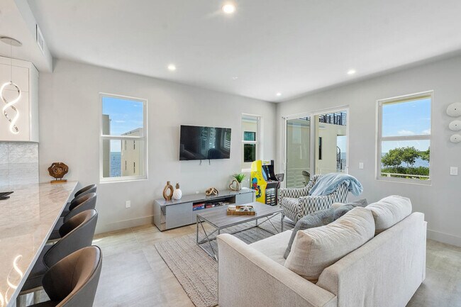 Building Photo - 99 Seaside Ave