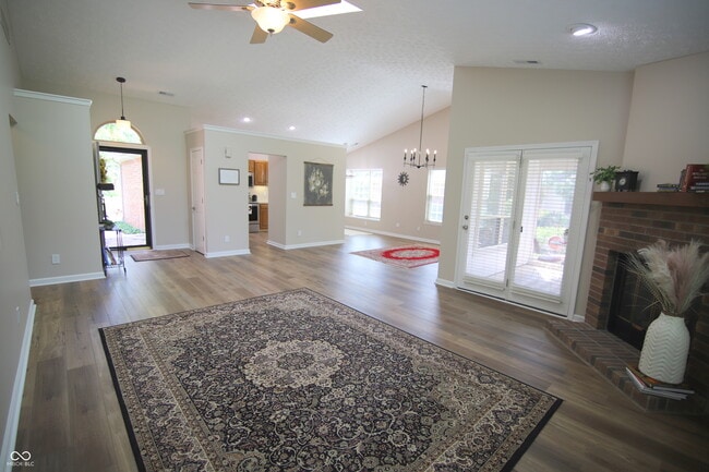 Building Photo - 730 High Dr