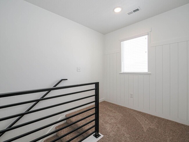 Building Photo - 4 Bedroom, 2.5 bathroom Eagle Mountain Home