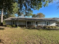 Building Photo - Greenbrier rental!