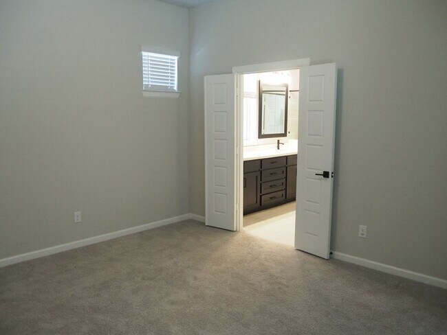 Building Photo - 3 Bed 2 Bath Argyle Home