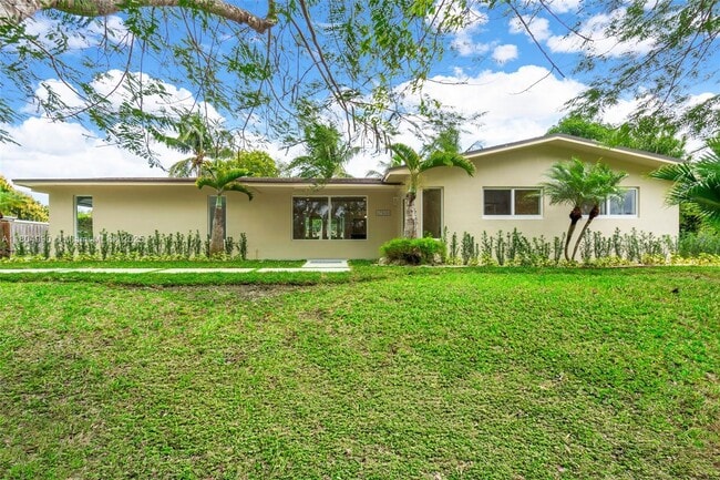 Building Photo - 17505 SW 91st Ave