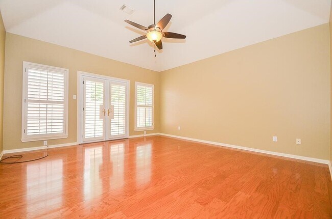 Building Photo - 46 Grants Lake Cir