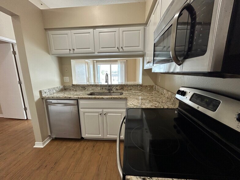 Kitchen with granite countertops - 6810 Stones Throw Cir N