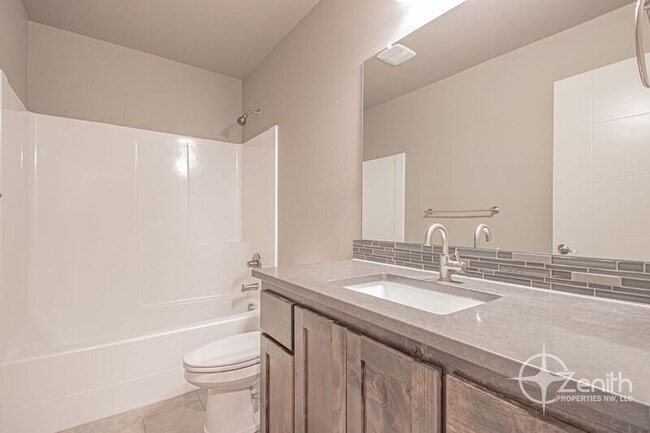 Building Photo - 12323 NE 116th Way