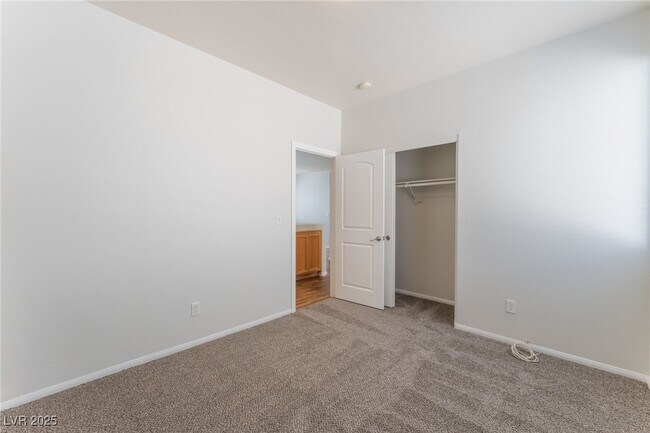 Building Photo - 8729 Shady Pines Dr