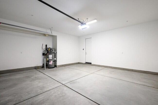 Building Photo - Turnkey Furnished 4BR Home in Palm Desert ...