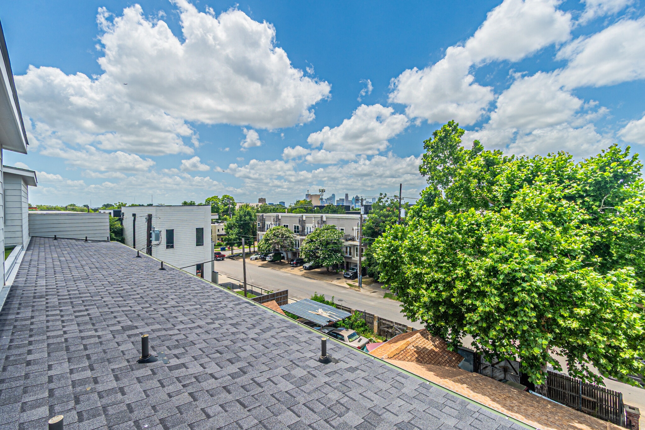 Building Photo - 5706 Lindell Ave