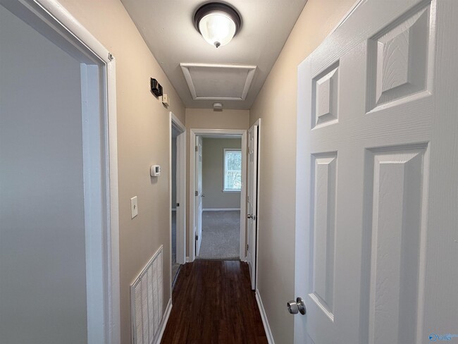 Building Photo - 2205 Glen Iris Rd NW