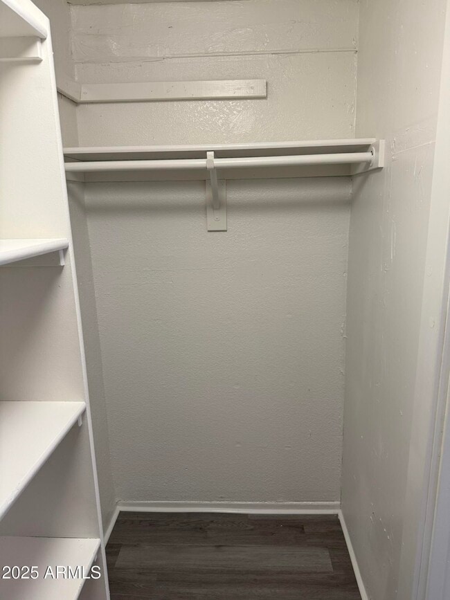 Building Photo - 2536 W Morten Ave