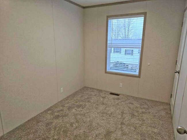 Building Photo - 415 NW Poplar Ave