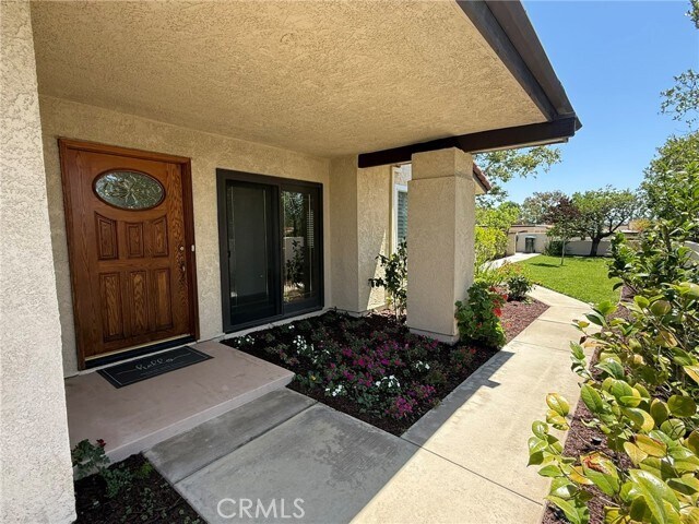 Building Photo - 860 Calle del Sol