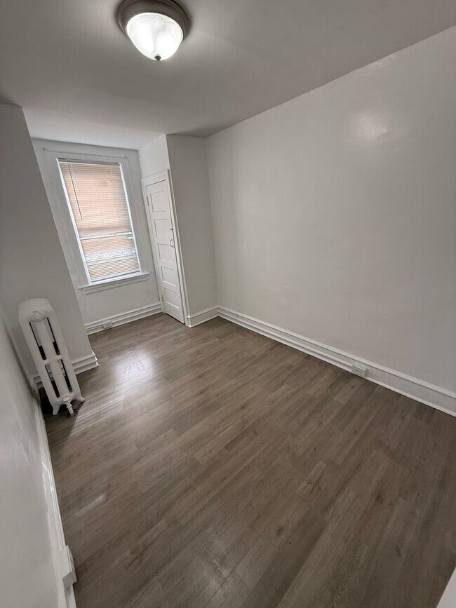 Building Photo - 6754 Linmore Ave