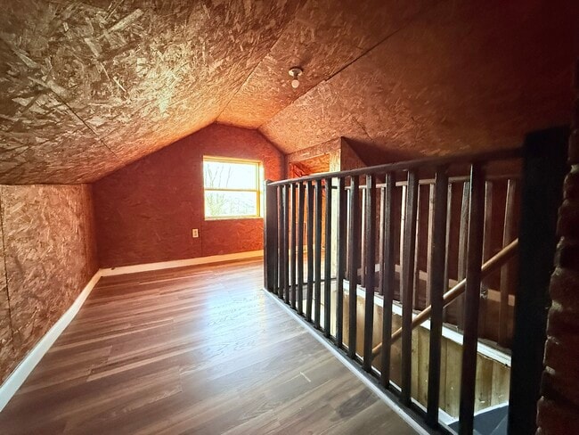 Building Photo - 114 Oak St