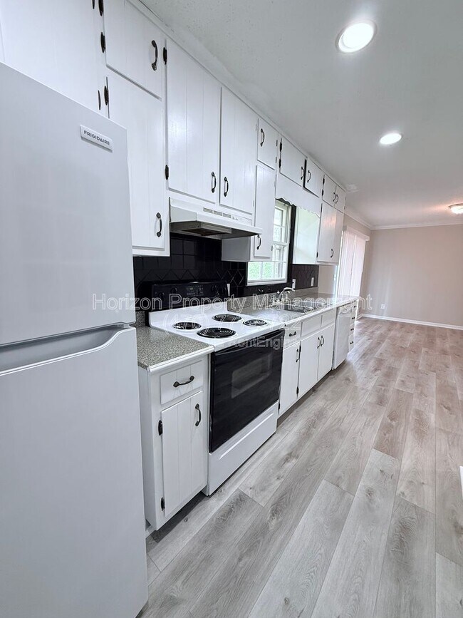 Building Photo - 5035 Merlin Dr