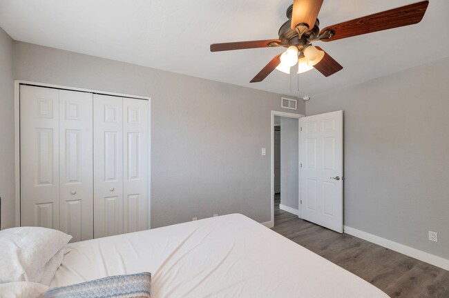 Building Photo - Discover nearly 3,000 sqft of comfort and ...