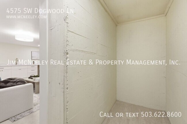 Building Photo - 4575 SW Dogwood Ln