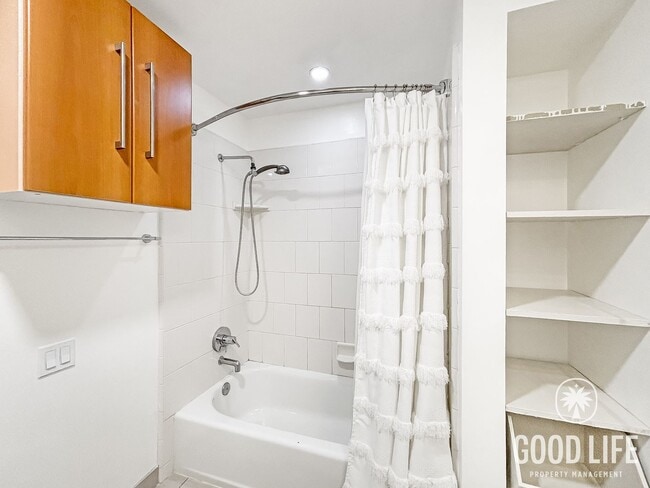 Building Photo - Stunning 1B/1BA Condo in East Village W/ A/C, W/D, Rooftop Deck, Padres Stadium Views, Community ...