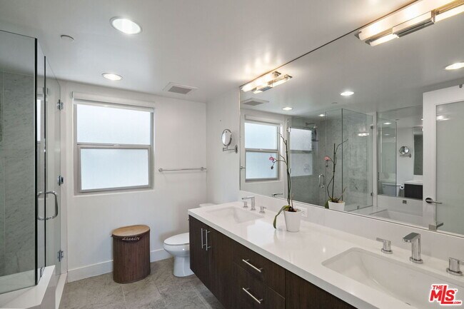 Building Photo - 11023 Fruitland Dr