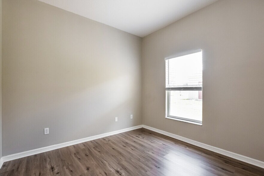 Building Photo - 2730 Star Grass Cir