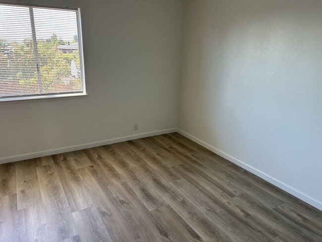 Building Photo - Remodeled 4 Bedroom, 2.5 Bath Home