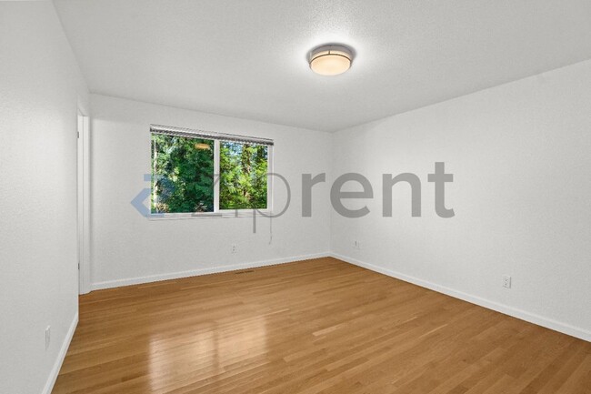 Building Photo - 10733 126th Pl NE