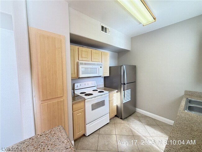 Building Photo - 8000 W Badura Ave