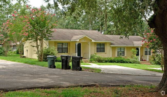 Primary Photo - 1556-1558 Coombs Dr
