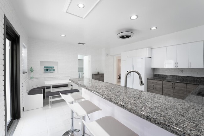 Building Photo - 1330 W Terra Mar Dr