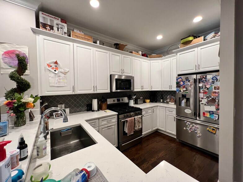 Building Photo - 3616 N Bosworth Ave