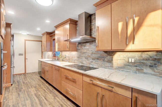 Building Photo - 8 Pearl St