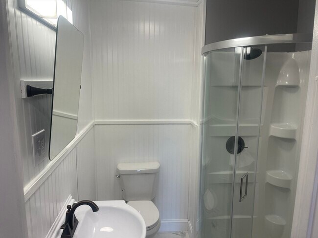 Building Photo - 13 Broad St