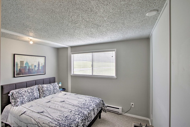 Building Photo - Island Adventure Awaits | Cozy 3BR Waterfront Home