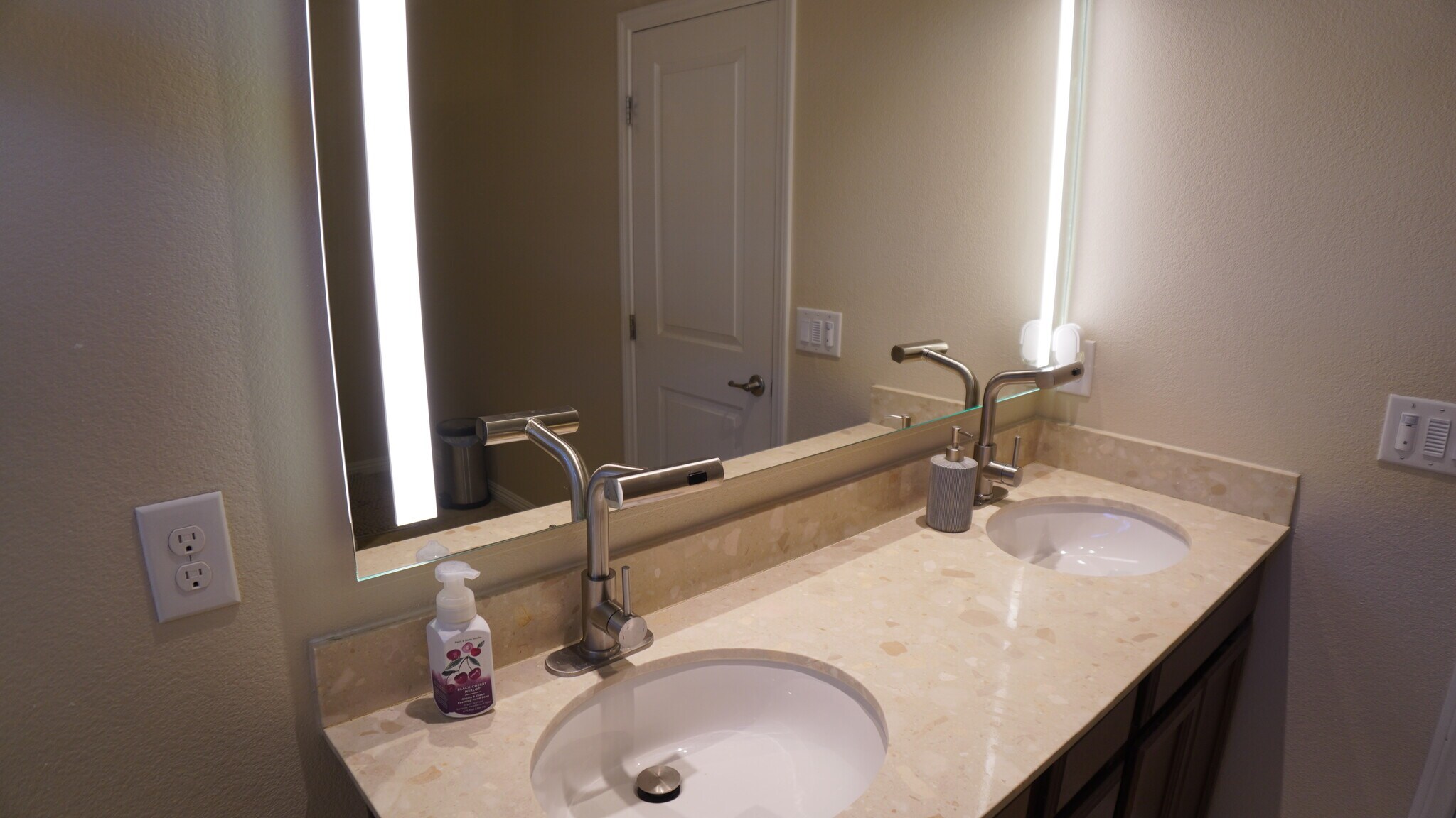 Building Photo - 5532 Autumn Cliffs Way
