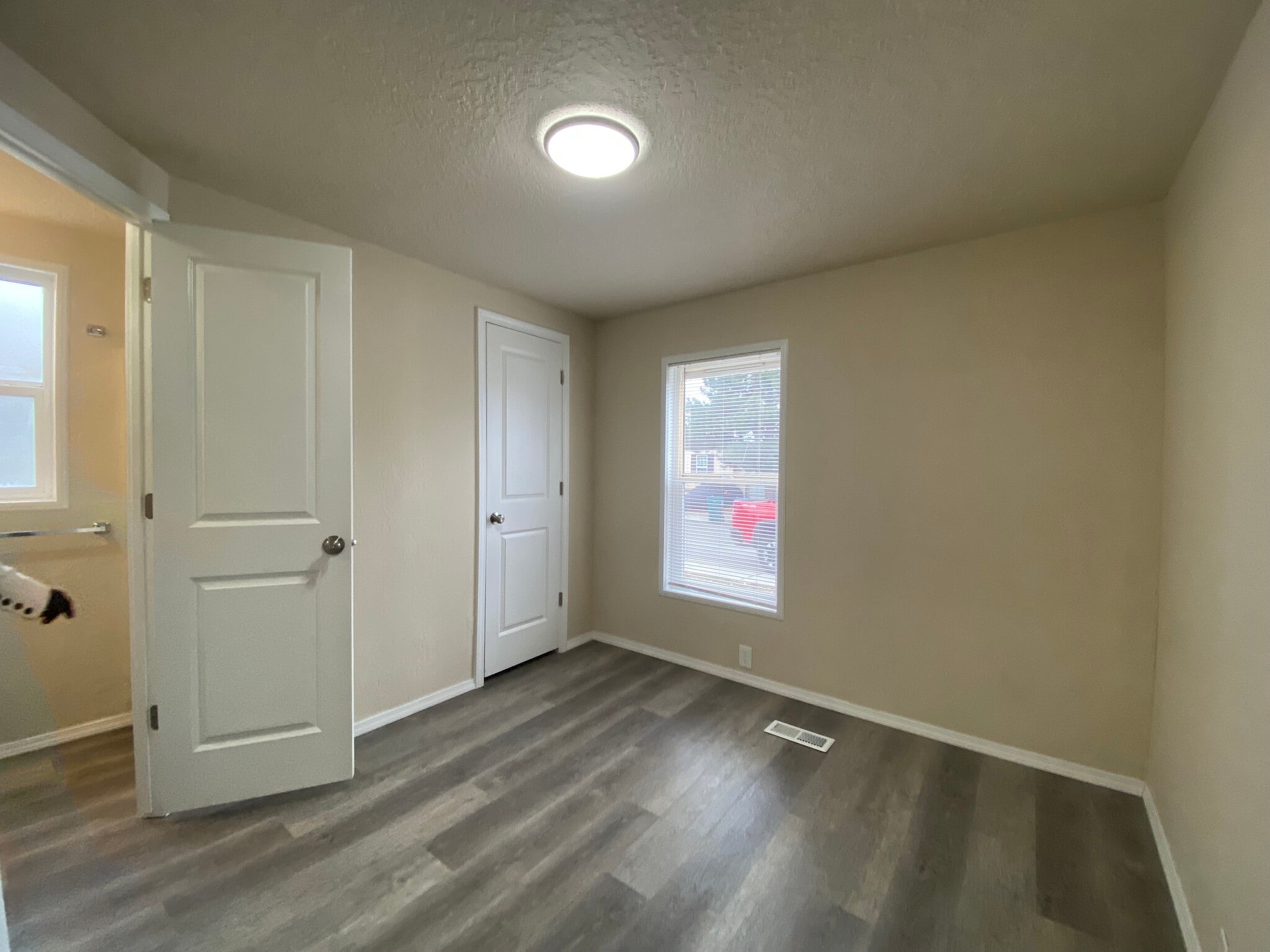 Building Photo - 2099 W Plymouth Cir