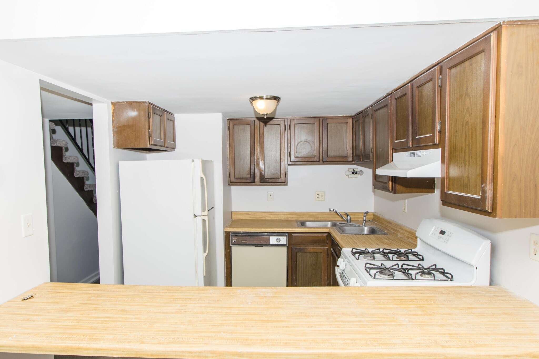 Building Photo - 7654 Whitcomb St