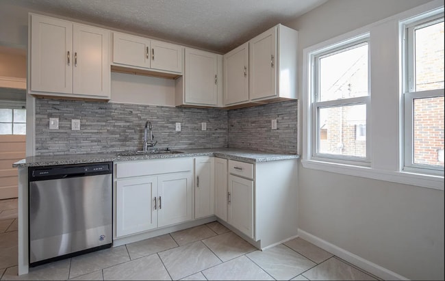 Building Photo - 18708 Arrowhead Ave