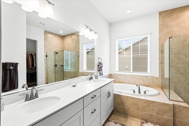 Building Photo - Luxury & Lifestyle with Main Level Living!