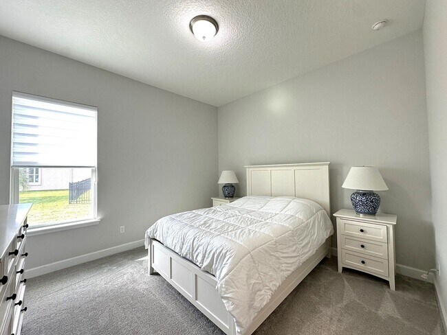 Building Photo - Fully Furnished, Stunning 4/4, Available I...
