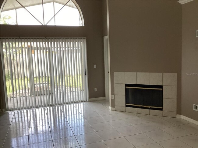 Building Photo - 572 Lancer Oak Dr