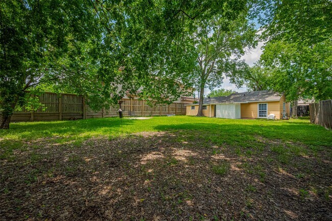 Building Photo - 5513 Fairdale Ln