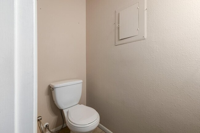 Building Photo - 286 W Palomino Dr