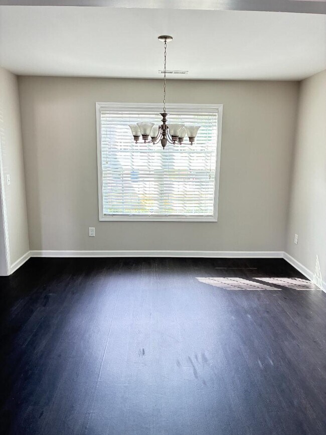 Building Photo - 4000 Saxby Ln NW
