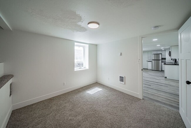 Building Photo - Lower unit renovated property near ISU.